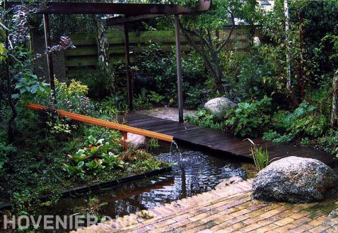 Japanse tuin met vijver, vlonder en pergola