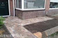 Bestraten van voortuin met siertegels