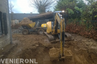 Tuin afgraven met minigraver