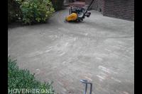 Straatwerk met cirkelvormige patronen van gebakken klinkers