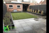 Achtertuin aanleggen met bestrating, kunstgras en schutting