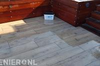 Keramische tegels met houtmotief