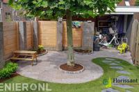 Tuinaanleg met bestrating, graszoden en schutting