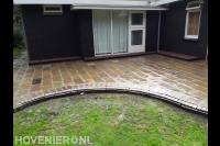 Terras aanleggen met natuursteen tegels