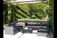 Pergola boven terras met loungeset