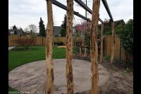 Pergola van kastanjehouten palen