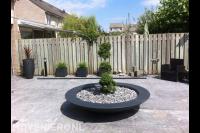 Design plantenbak in moderne tuin