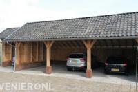 Grote kapschuur voor het parkeren van auto's