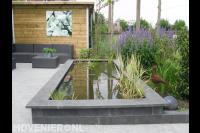 Terras met loungeset bij strakke vijver 2