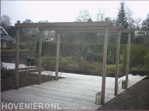 Houten pergola en vlonder