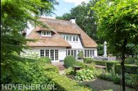 Klassieke villatuin met veel groen