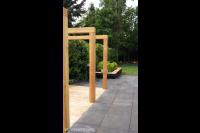 Robuuste houten pergola