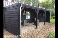 Grote houten overkapping