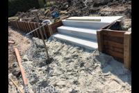 Walbeschoeiing met betonnen trappetje