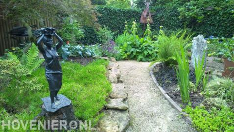 Natuurlijke tuin met veel groen 2