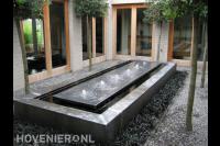 Kleine strakke vijver met fonteintjes 1
