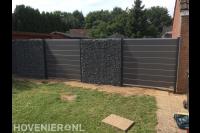 Schutting van schanskorven en kunststof schermen