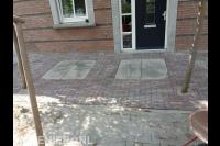 Straatwerk van klinkers en betontegels