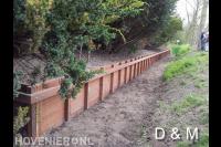 Houten beschoeiing langs tuin 1
