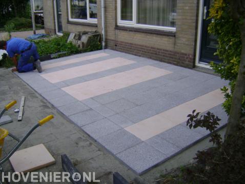 Voortuin bestraten met siertegels