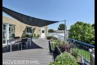 Dakterras met composiet vlonder en schaduwdoek