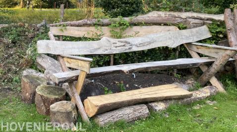 bankje van boomstam delen