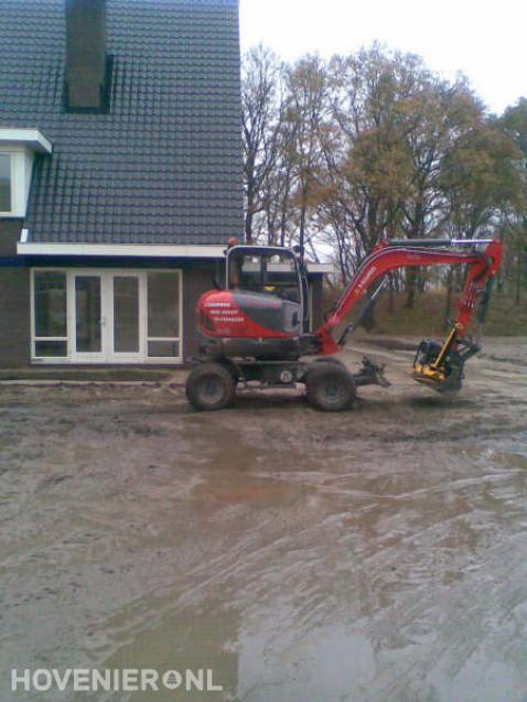 Voorbereidende grondwerkzaamheden voor tuinaanleg