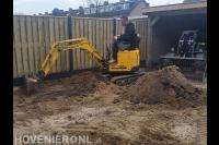 Tuin afgraven met minikraan en minishovel