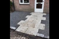 Onderhoudsvrije voortuin met sierbestrating en split