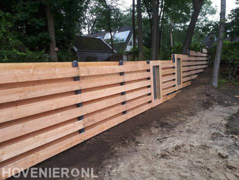 Houten schutting plaatsen