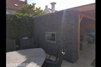 Tuinhaard in schanskorf bij overkapping
