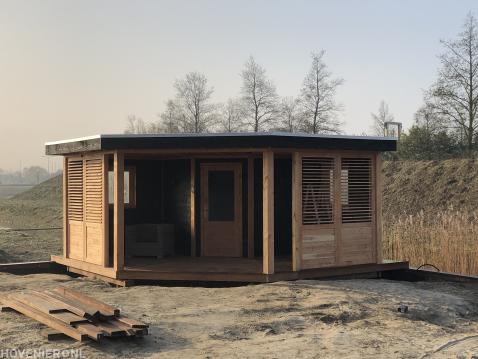 Houten tuinhuis met veranda