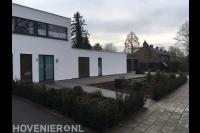 Aanleggen voortuin met bestrating, grind, heesters en haag