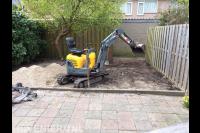 Tuin afgraven met minigraver