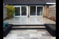 Bestrating van natuursteen in achtertuin