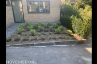 Voortuin met nieuwe beplanting en automatische beregening