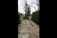 Haag verwijderen met graafmachine