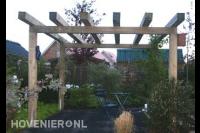 Robuuste houten pergola