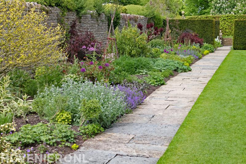 R. de Vries Hovenier & Sierbestrating