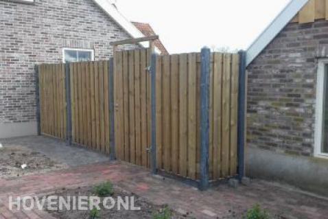 Houten betonschutting