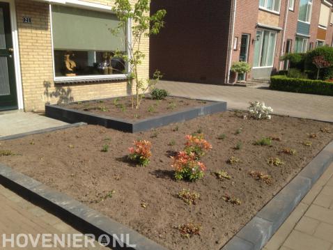 Nieuwe beplanting in kleine voortuin