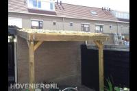 Houten overkapping met groen dak