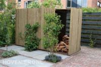 Houten berging voor haardhout