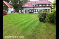 Maaien van een groot gazon