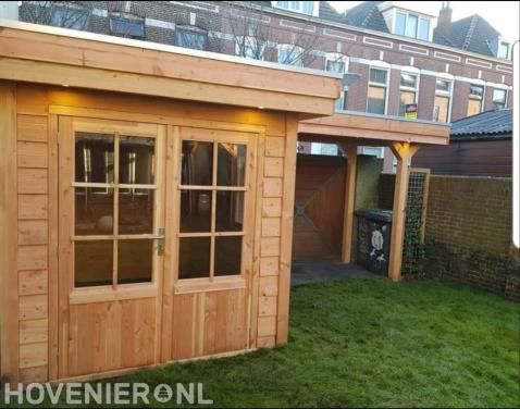 Houten tuinhuis met overkapping