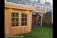 Houten tuinhuis met overkapping