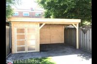 Houten overkapping met schuurtje