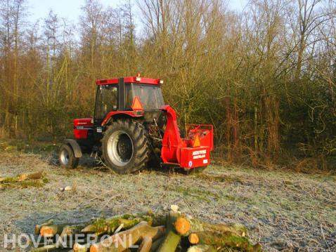 Takken versnipperen met tractor met versnipperaar