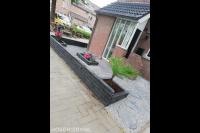 Onderhoudsarme tuin met plantenbakken en split