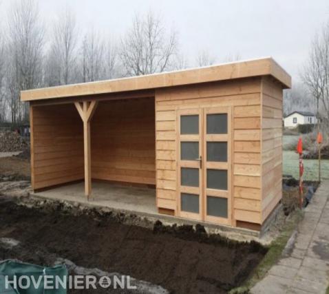 Houten veranda met berging